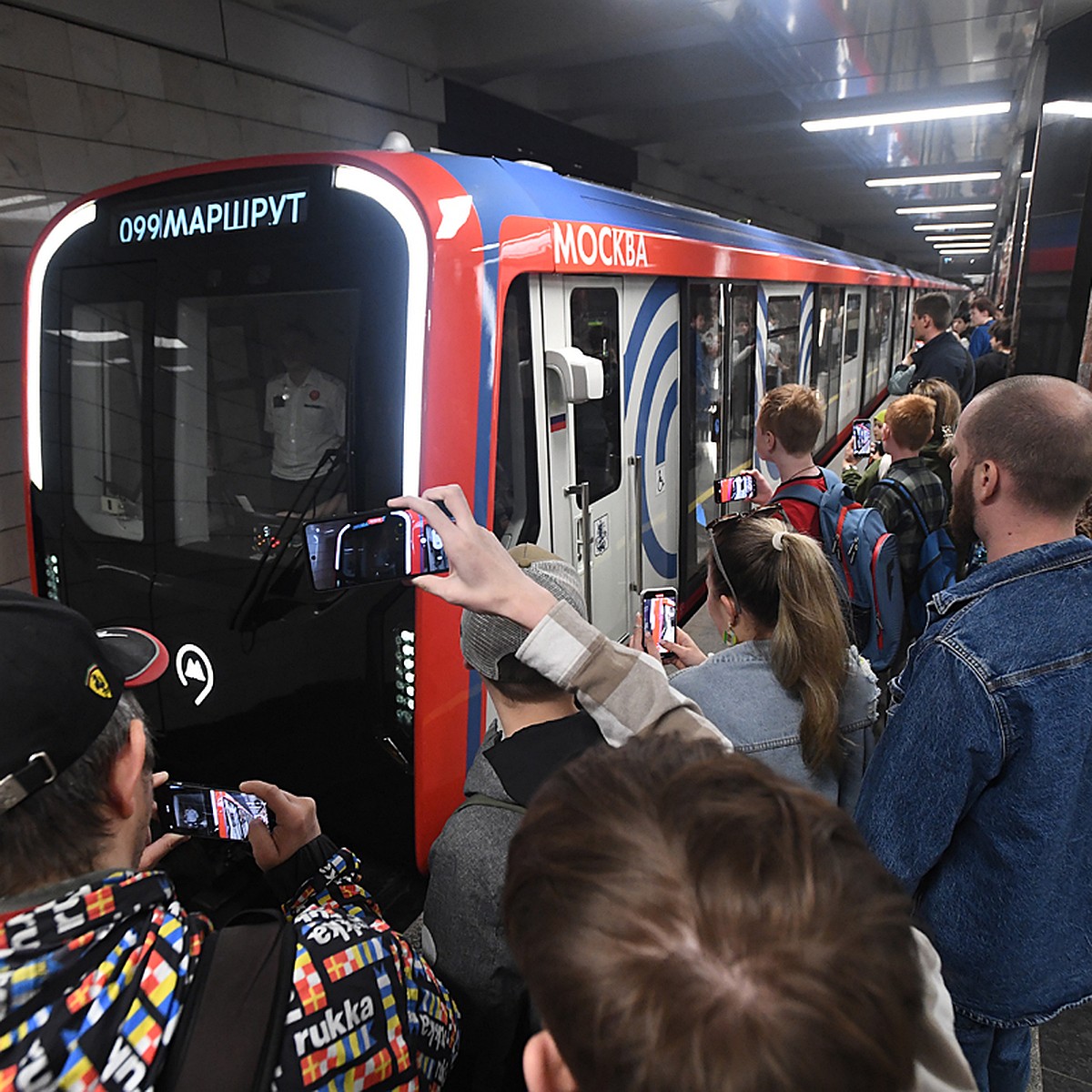 В столичном метро проходит Парад поездов: чем удивили зрителей - KP.RU