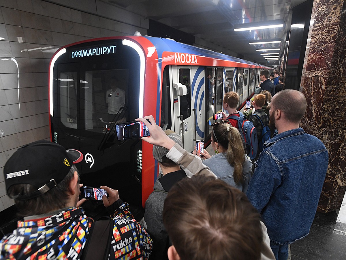 В столичном метро проходит Парад поездов: чем удивили зрителей - KP.RU