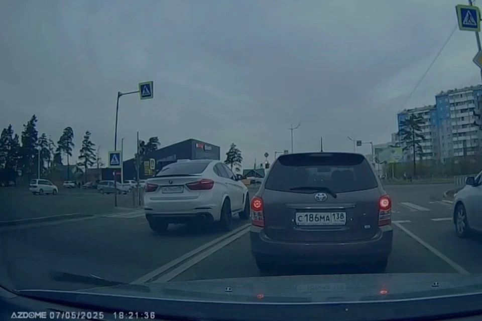 Автоледи оштрафовали за выезд на встречку и проезд на красный в Ангарскее