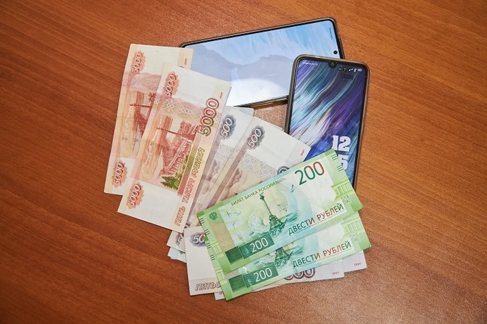 Потеряла сбережения из-за установленного приложения жительница Хабаровского края