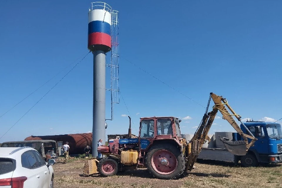 В Приморске Запорожской области в рамках восстановления водоснабжения работают шефы из Мурманской области. ФОТО: минстрой Запорожской области