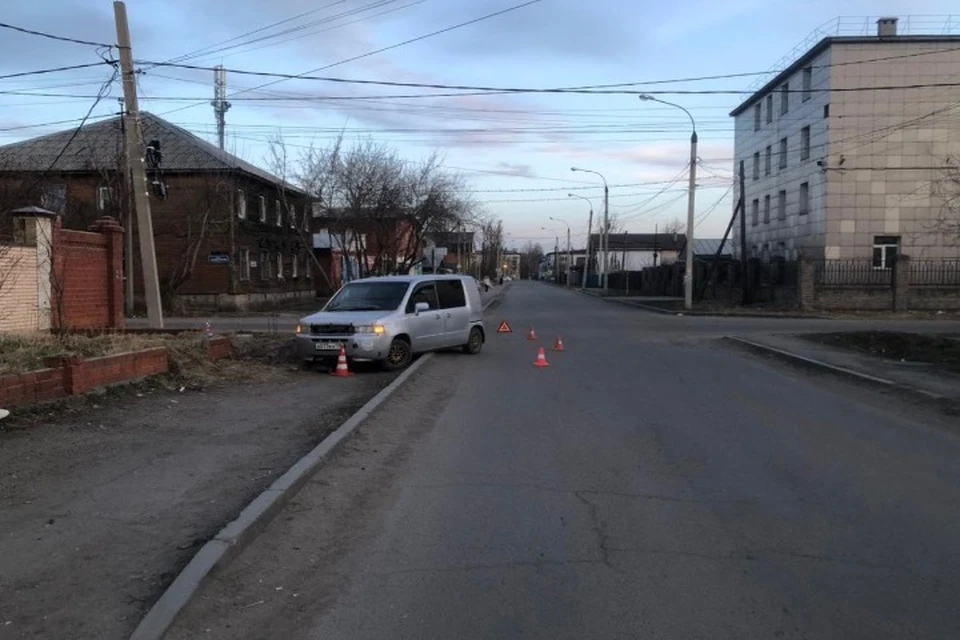 Машина вылетела на тротуар и сбила четырехлетнего ребенка в Иркутске