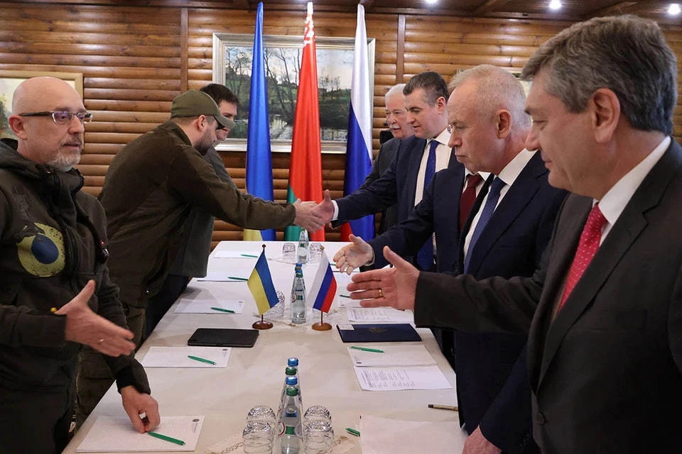 Reuters: РФ готова к переговорам, которые зафиксируют текущую линию передовой