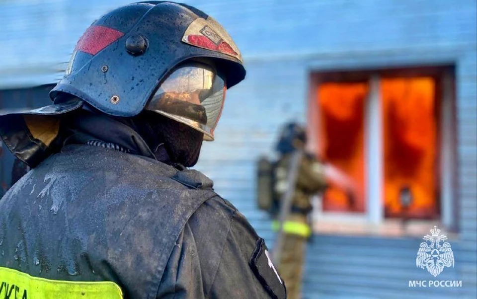 Уфимские пожарные ликвидировали сильный огонь на улице Степана Разина