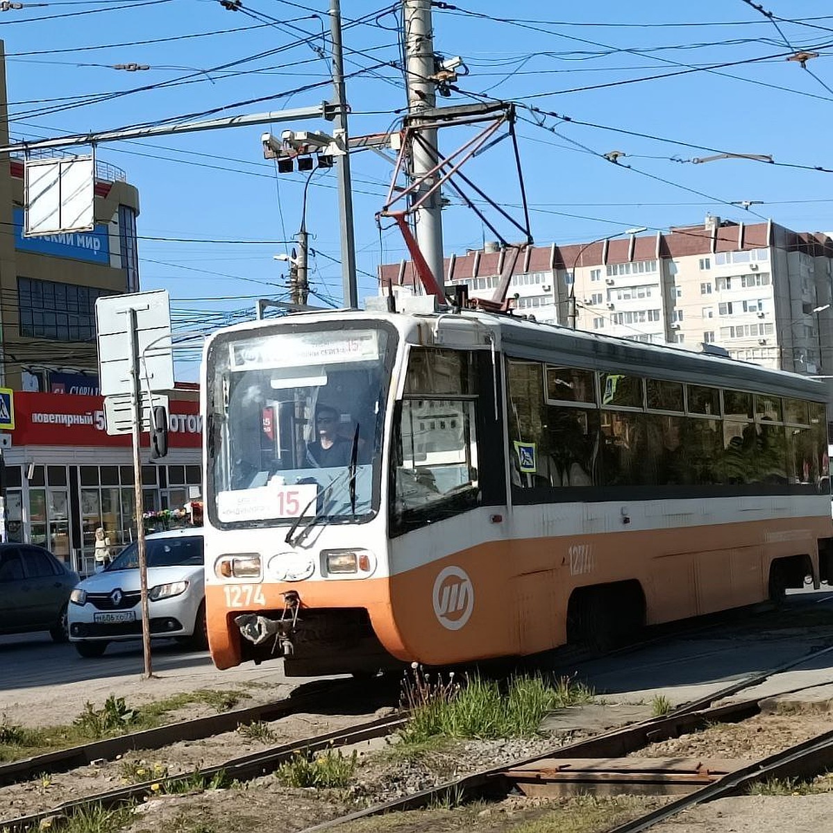 На Пушкаревском кольце большегруз оборвал провод и остановил движение  трамваев - KP.RU