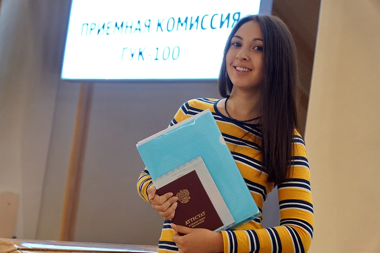 Ведущие вузы объявили щедрое вознаграждение абитуриентам за ЕГЭ: 100 тысяч рублей за 100 баллов