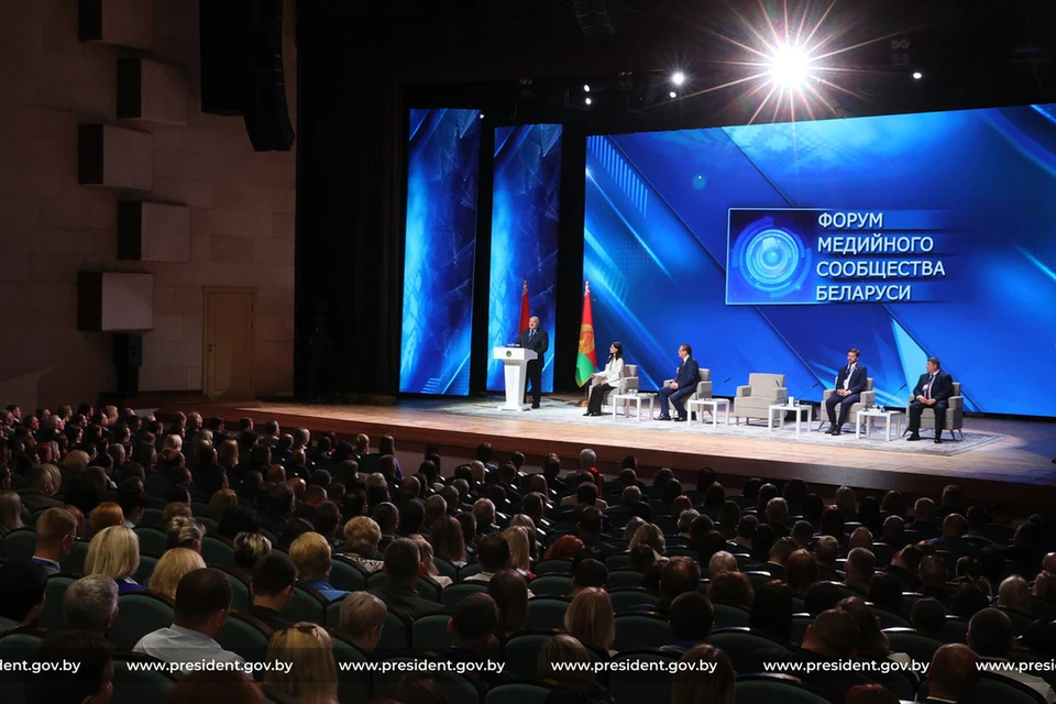 Лукашенко сказал, что в СМИ нельзя создавать «параллельные миры» и замалчивать острые вопросы. Фото: president.gov.by