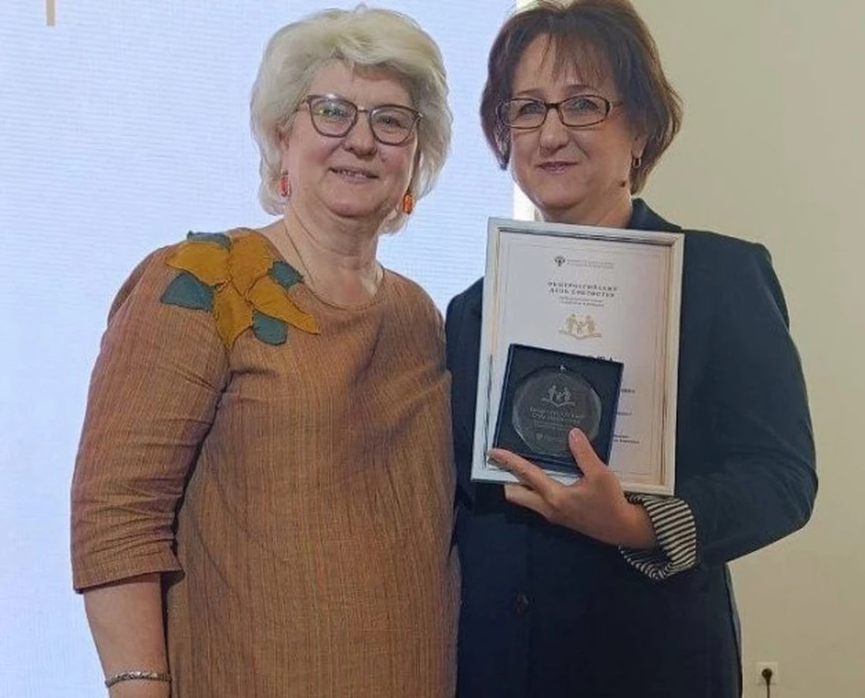 В номинации «Развитие семейного чтения в библиотеках» отметили Эльвиру Теймурбулатову. Фото администрация Ульяновска