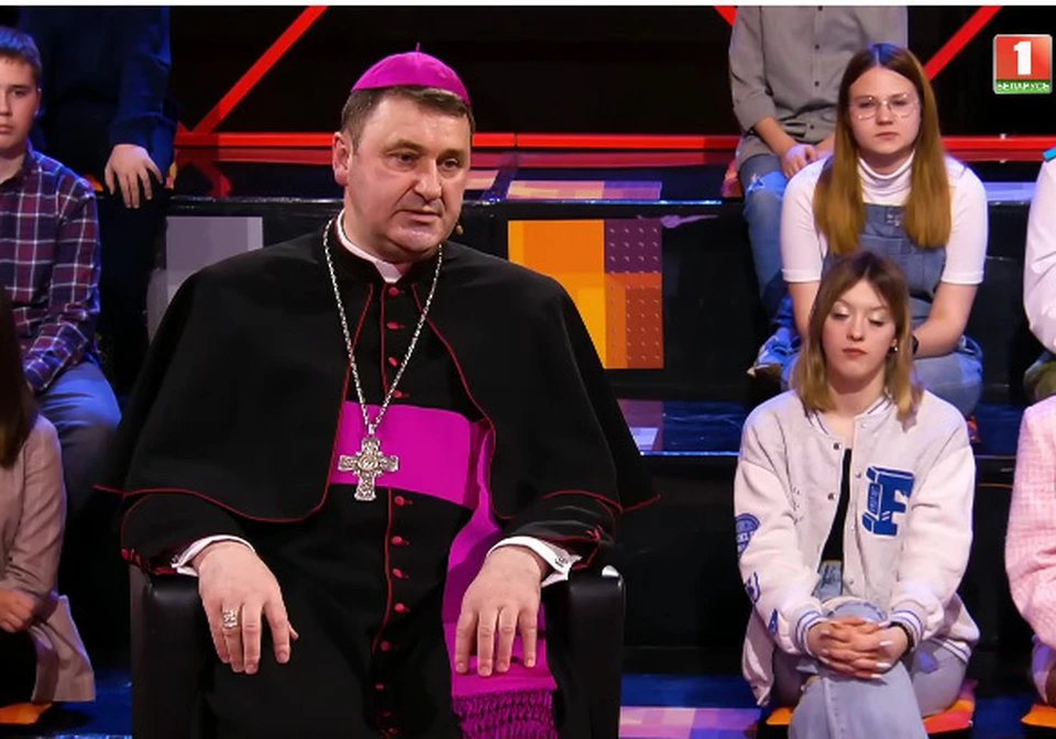 Митрополит ответил на вопросы детей. Фото: кадр видео телеканала «Беларусь 1».