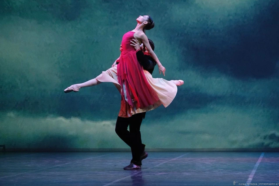 К завершению своего 56-го театрального сезона Государственный академический театр танца РК подготовил для почитателей балетного искусства концерт «Арабески», который пройдет на сцене Казахской государственной филармонии им. Жамбыла.