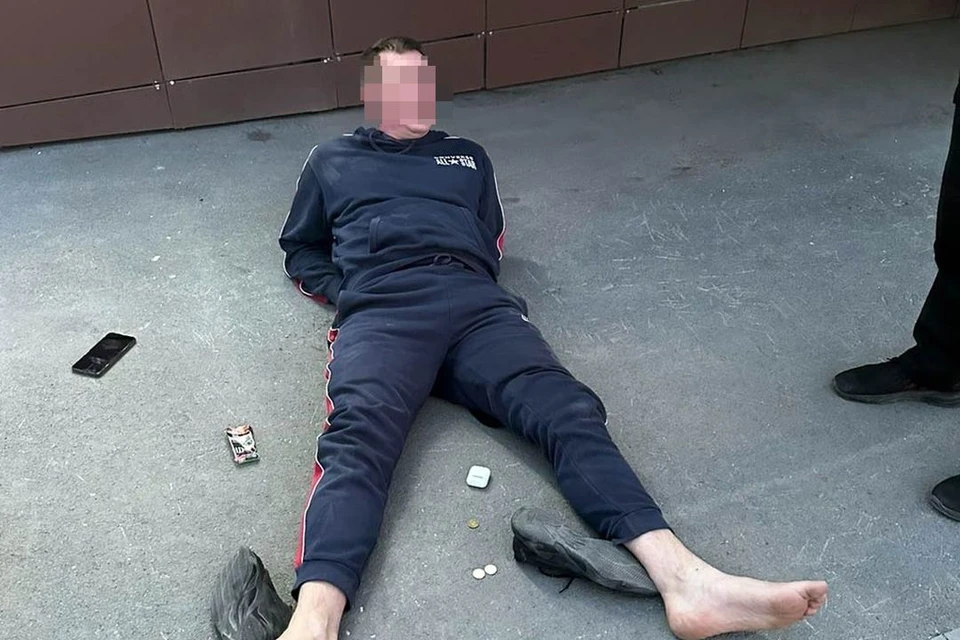 В Новосибирске пьяный хулиган приставал к прохожим и предлагал подраться. Фото: АБ «Гвардия».