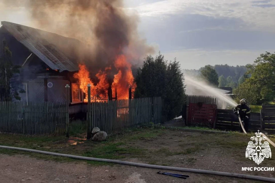 Пожар произошёл рано утром. Фото: ГУ МЧС России по Тверской области