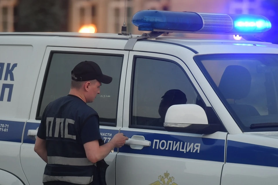 В Новосибирске неизвестный обстрелял автомобиль.