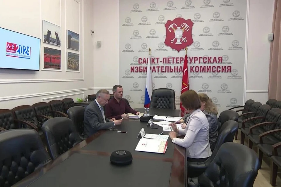 Александр Беглов подал документы в Горизбирком в связи с выдвижением в качестве кандидата в губернаторы Петербурга.