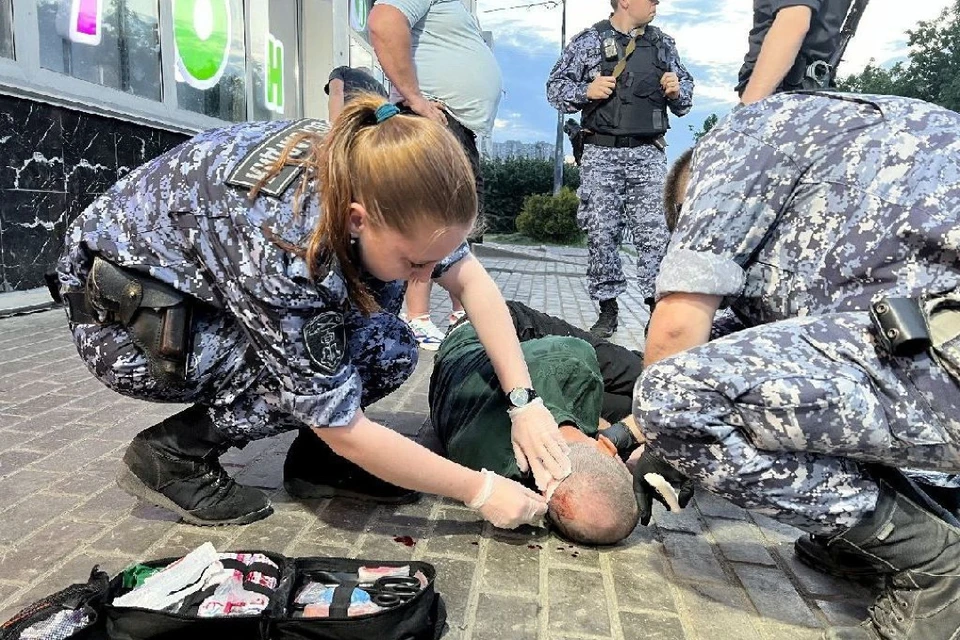 Во время ЧП мужчина потерял сознание. Фото: пресс-служба Росгвардии по Петербургу
