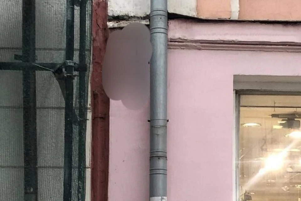 Житель Люберец нанес надпись на историческое здание в Ярославле.