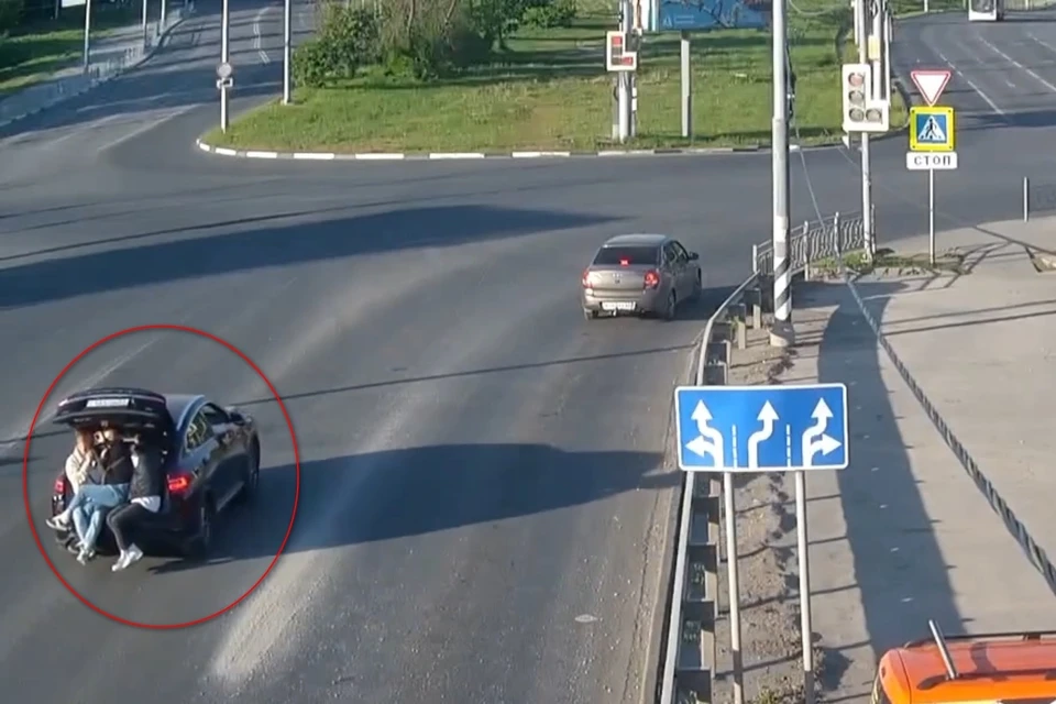 В Рязани оштрафовали водителя иномарки, перевозившего трех человек в багажнике.