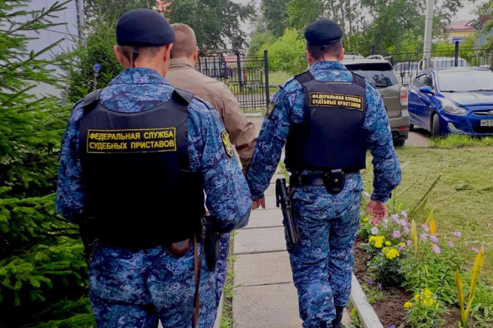 29 нелегальных мигрантов выдворили судебные приставы Иркутской области. Фото: ГУФССП по Иркутской области.