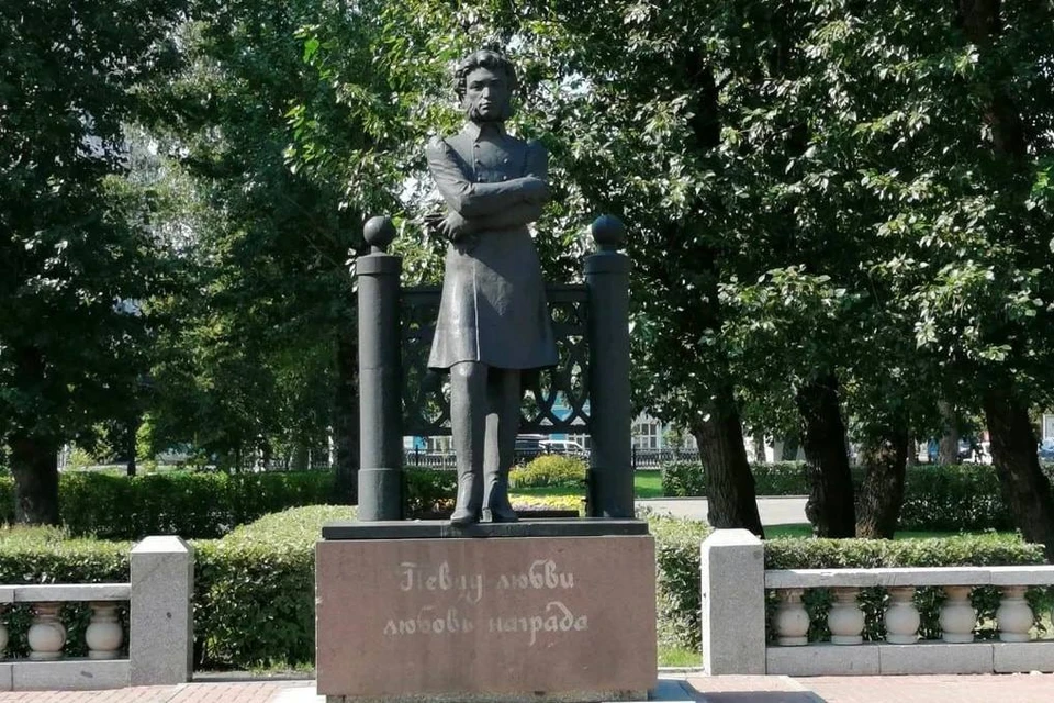 Памятник Пушкину в Барнауле