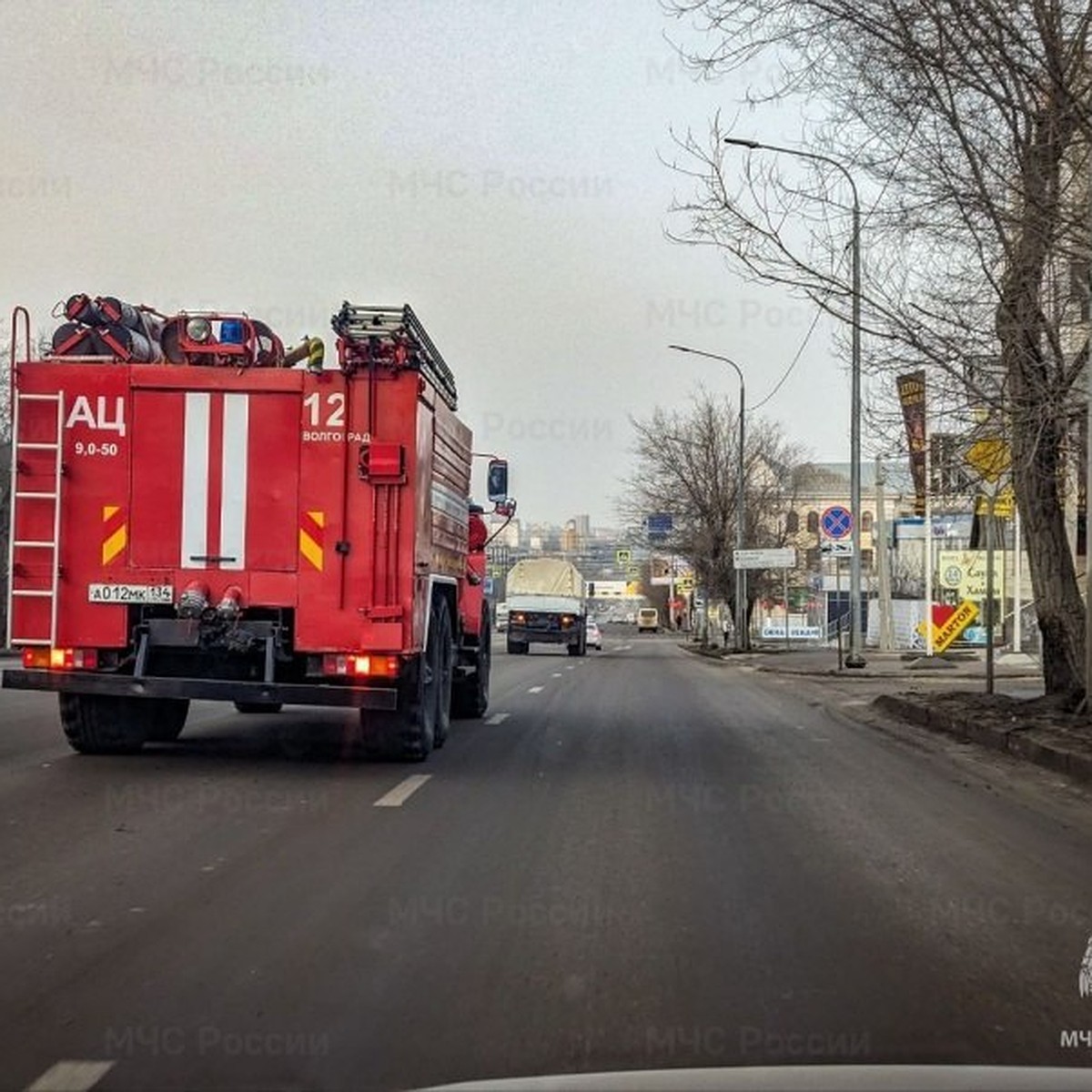 В Волгограде людей эвакуировали из-за пожара в общежитии - KP.RU