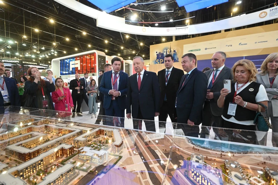 Власти Петербурга официально начали работу на ПМЭФ-2024.