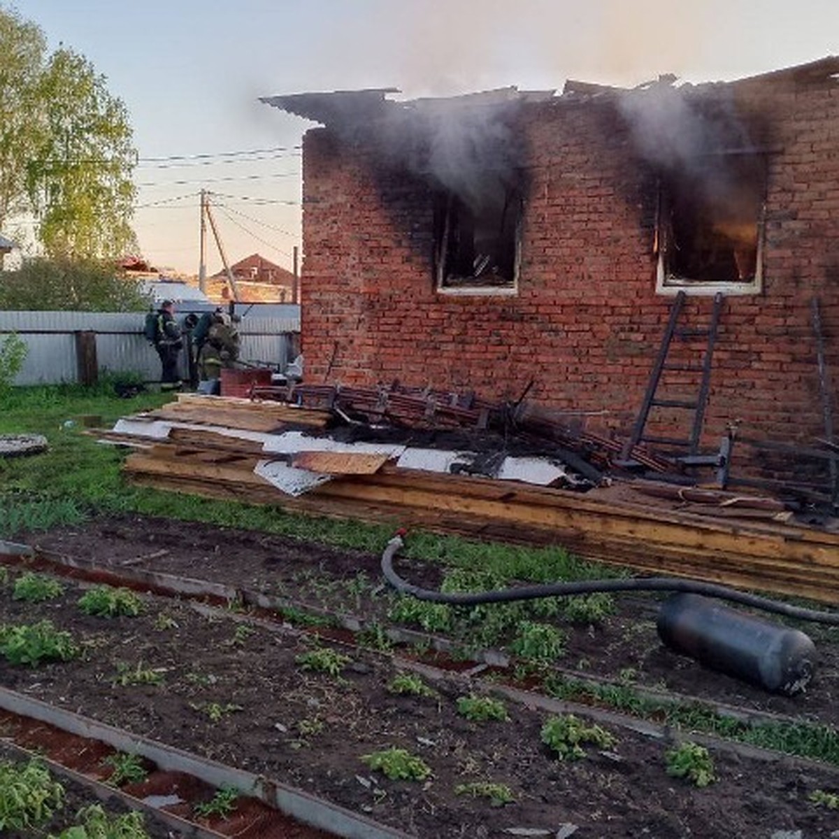 Дом сгорел из-за оставленного без присмотра детского электромобиля в  Удмуртии - KP.RU