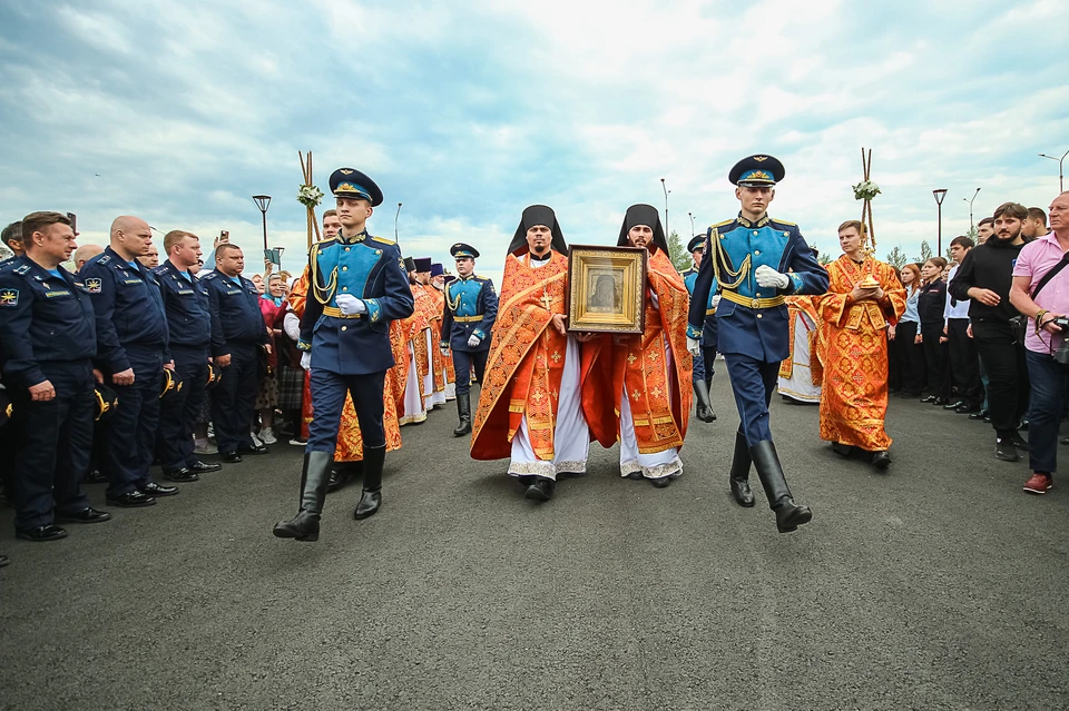 Встреча иконы напоминала парад. Фото: Челябинская епархия