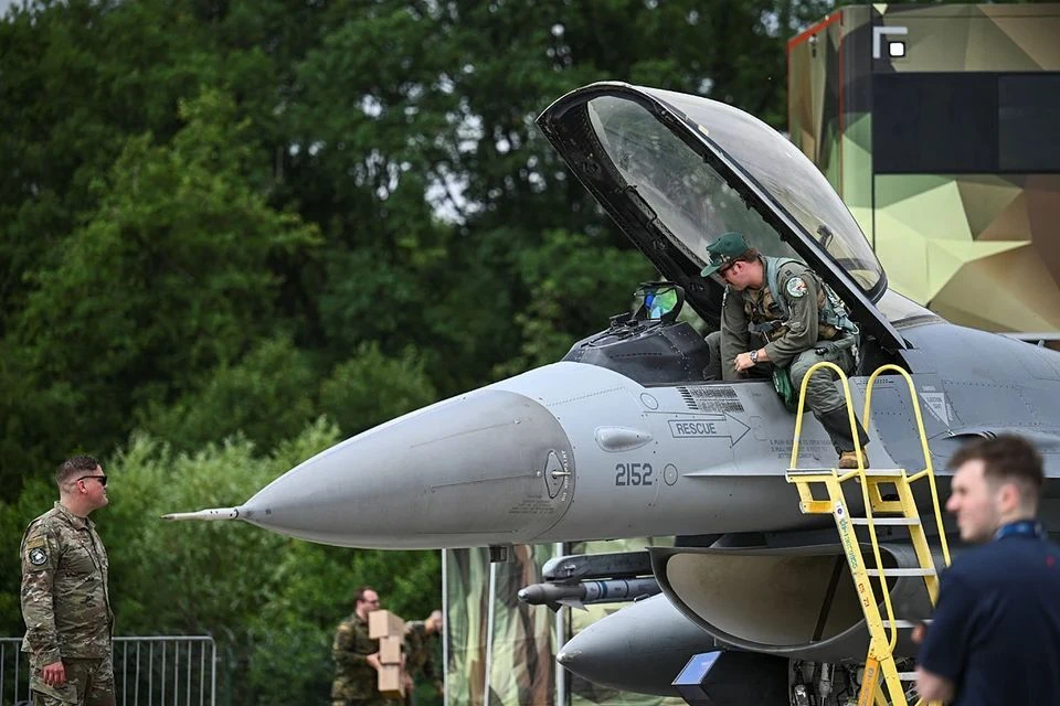 Politico: Украина может получить более 60 западных истребителей F-16 этим летом
