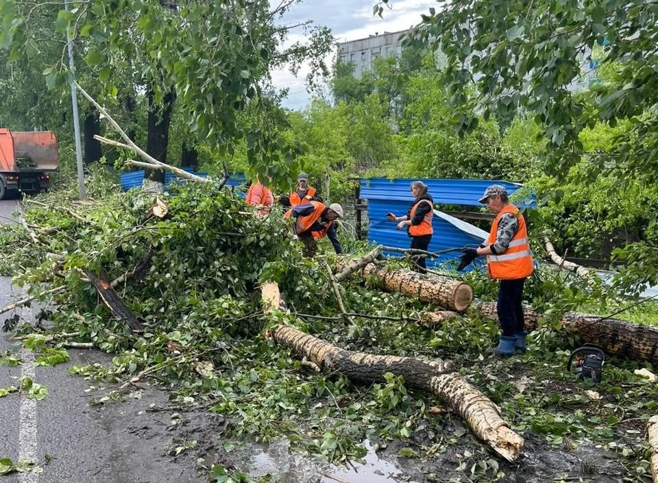 Аварийные бригады, спасатели, дорожные службы работают в усиленном режиме.