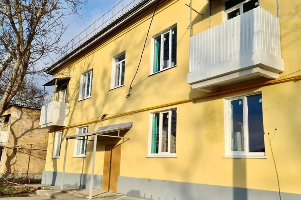 Строители завершили ремонт одного из домов в Орджоникидзевском районе Мариуполя. Фото: Администрация Мариуполя