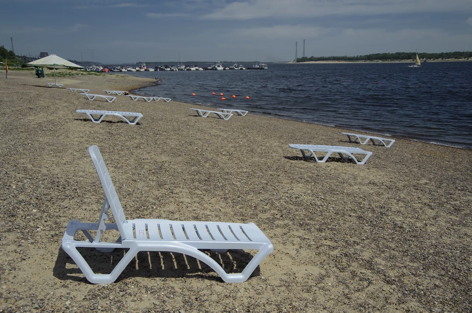 Всего на городские пляжи планируют завезти около 11,5 тысячи тонн песка.