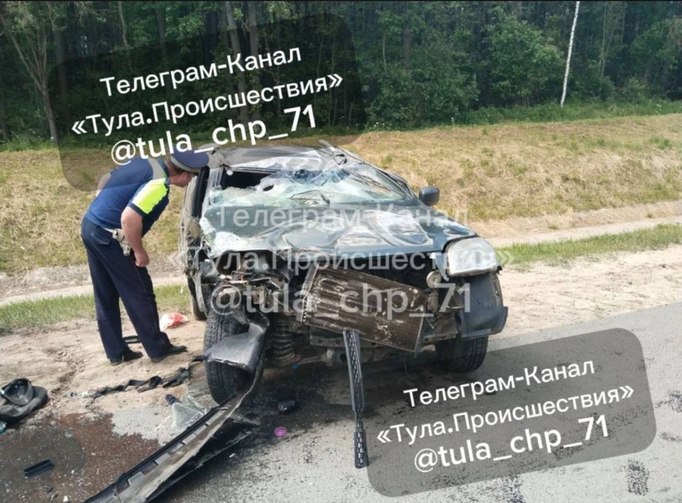 Внедорожник Chevrolet Niva перевернулся на трассе М-2 «Крым» в Заокском районе Тульской области. Фото: "Тула. Происшествия".