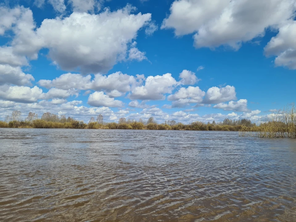Река Иртыш в Тюменской области продолжает расти у сел Уват и Демьянка
