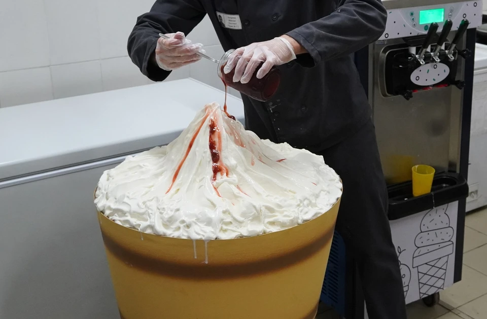 Ульяновские осужденные сделали метровое мороженое | ФОТО: УФСИН России по Ульяновской области