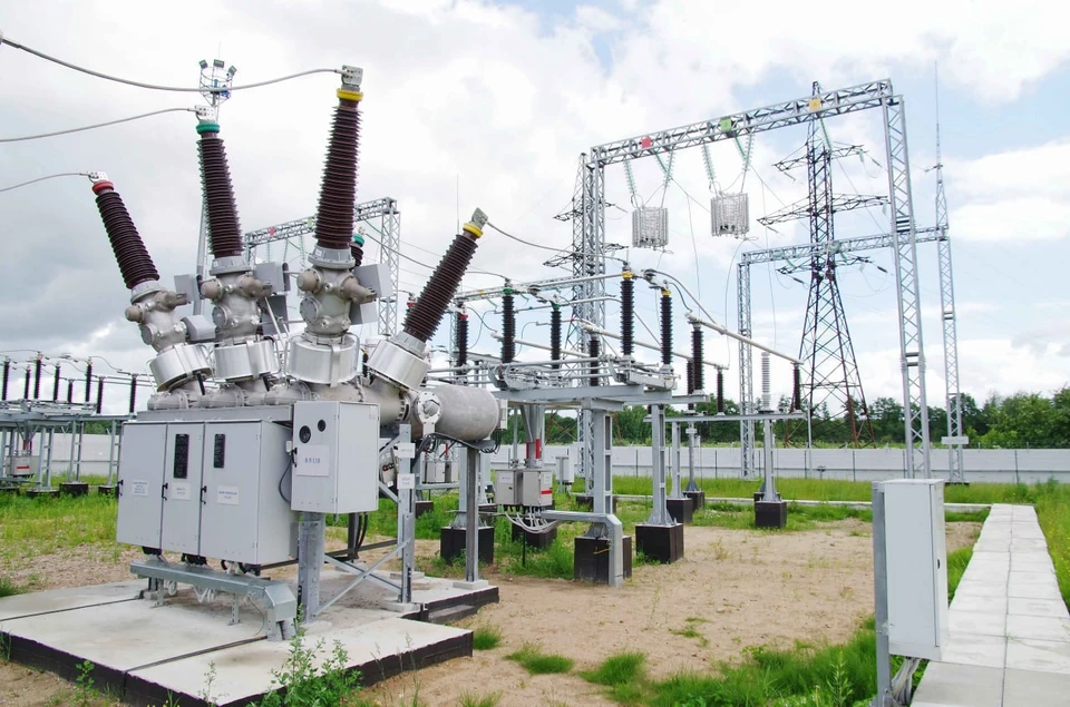 Специалисты "РСК" ведут работы по возобновлению электроснабжения. ФОТО: t.me/glavakrm