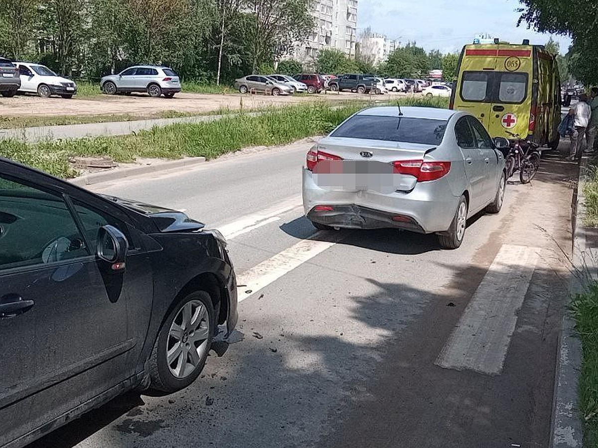 В Твери после ДТП автомобиль сбил на пешеходном переходе 16-летнюю девочку  - KP.RU