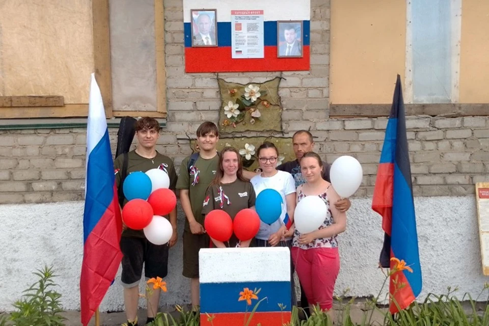 Жители освобожденной Авдеевки впервые смогли отметить День России. Фото: Молодежное крыло Народного фронта