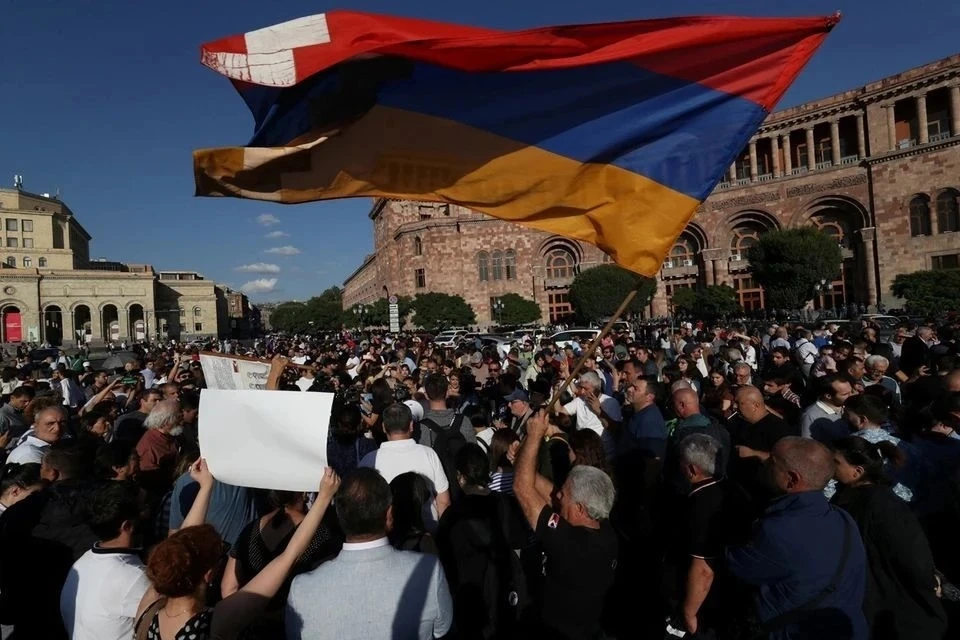После стычек с полицией в Ереване к медикам обратились 30 человек