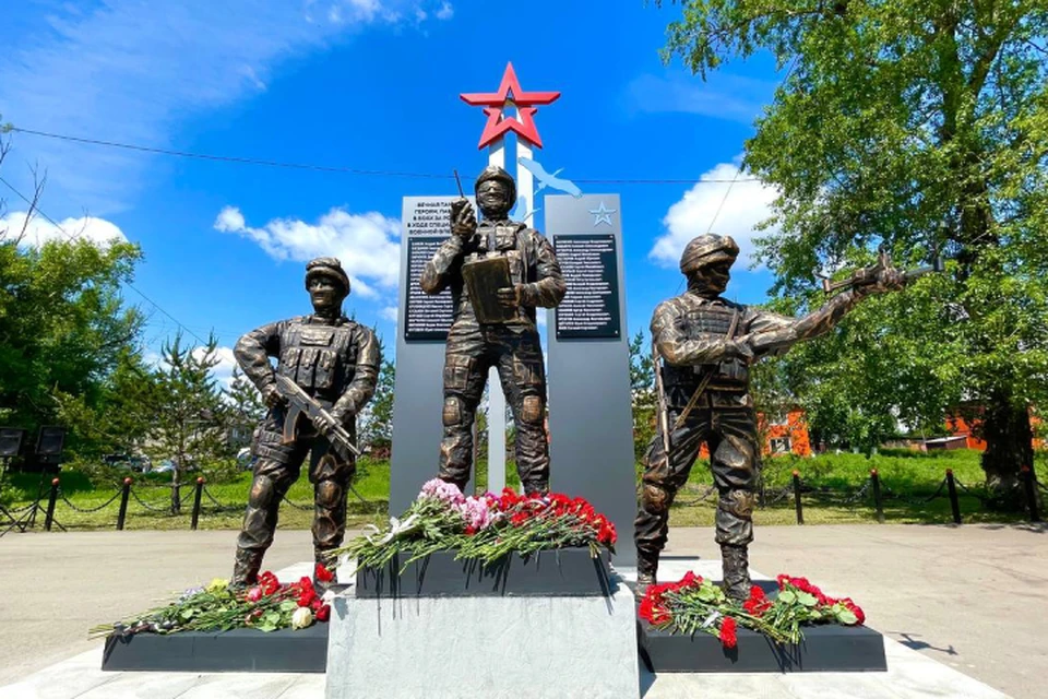 Павшим бойцам СВО установили памятник в Черемхово. Фото: тг-канал мэра города Черемхово Вадима Семенова.