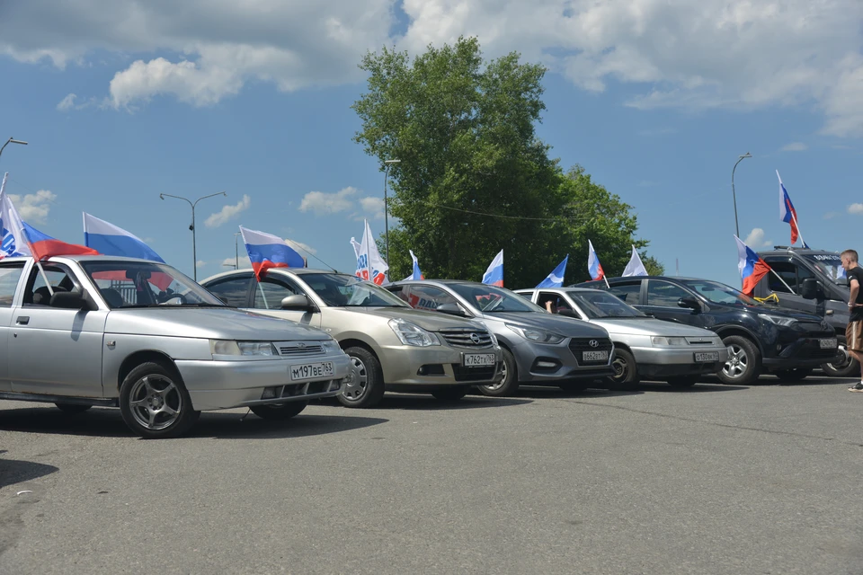 Участники автопробега проехали до последней мили стадиона "Солидарность Арена" в Самаре / Фото: Единая Россия