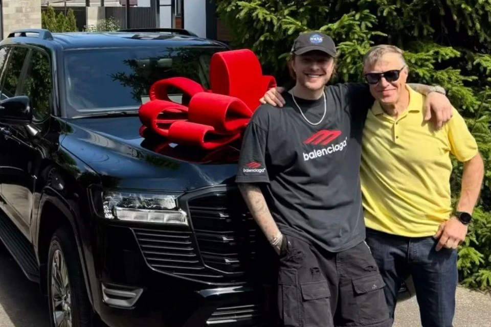 Егор Крид подарил папе Land Cruiser 300 на День отца, фото: соцсети Егора Крида