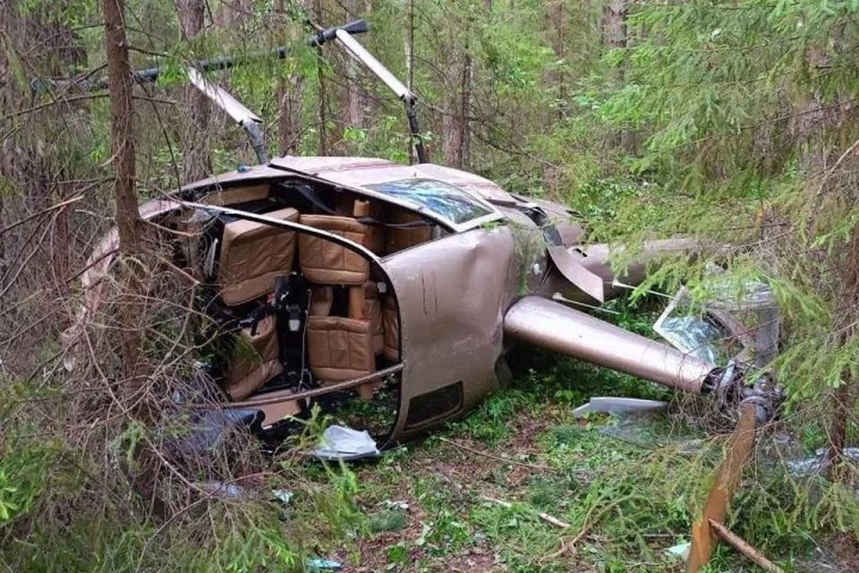 Вертолет упал в лесу в районе Билимбая Фото: Уральская транспортная прокуратура