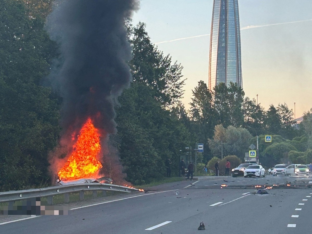 Не были пристегнуты: Личности трех девушек, погибших в страшном ДТП в  машине инспектора ДПС из Петербурга, до сих пор не опознали - KP.RU