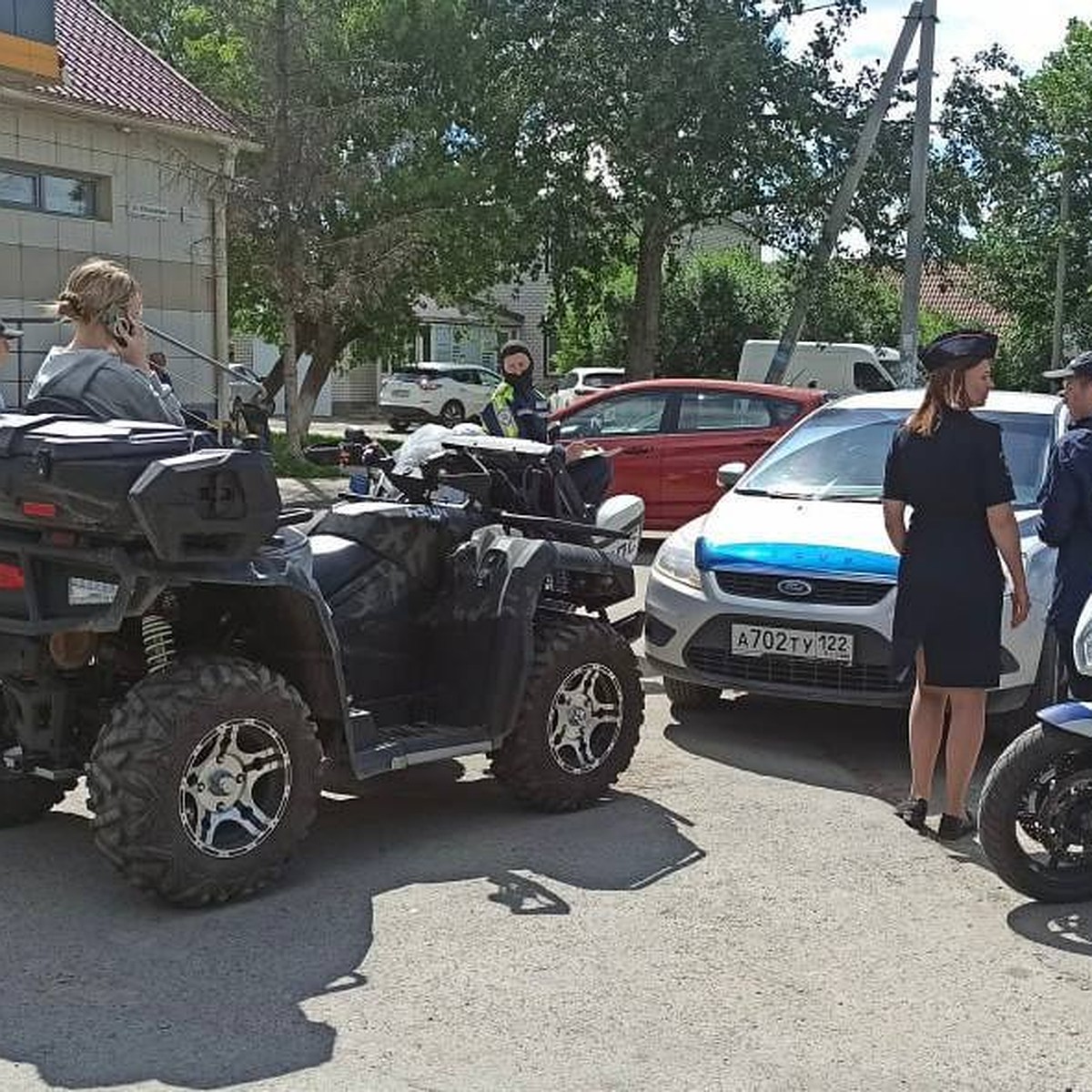 Юные лихачи и нетрезвые «Муравьи»: Госавтоинспекция провела в Барнауле  моторейд - KP.RU