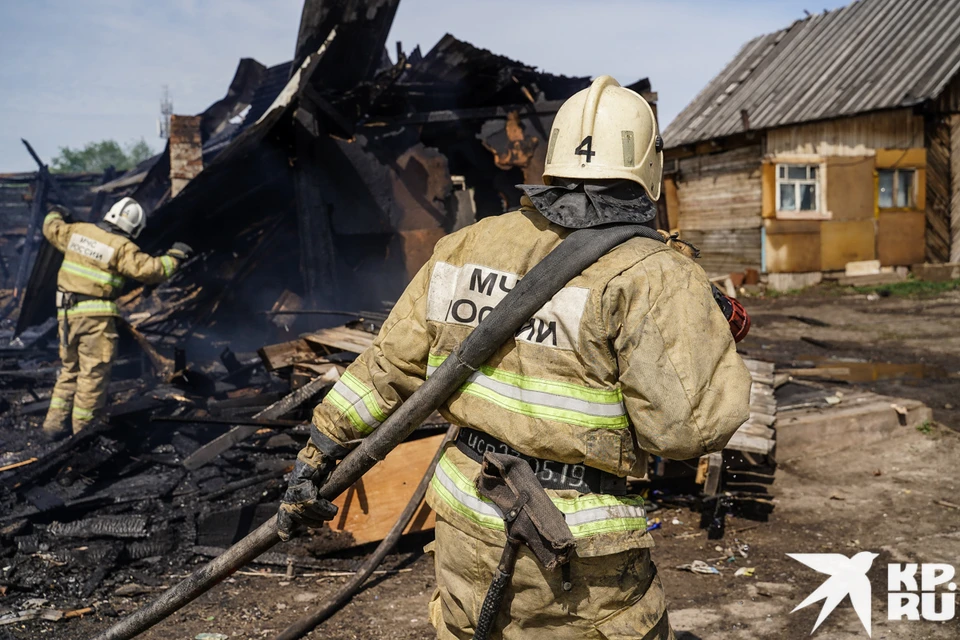 Пристрой дома загорелся на площади 48 квадратных метров