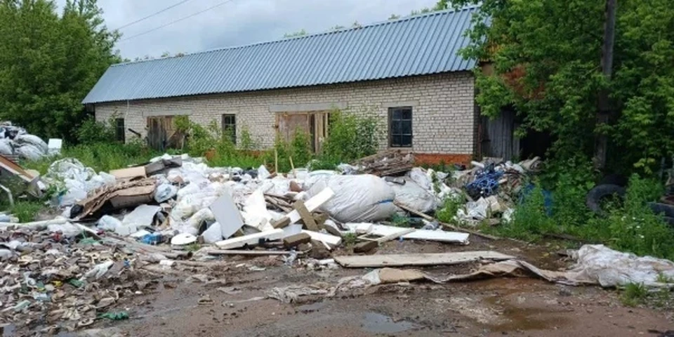 Огромную нелегальную свалку обнаружили в Калужской области