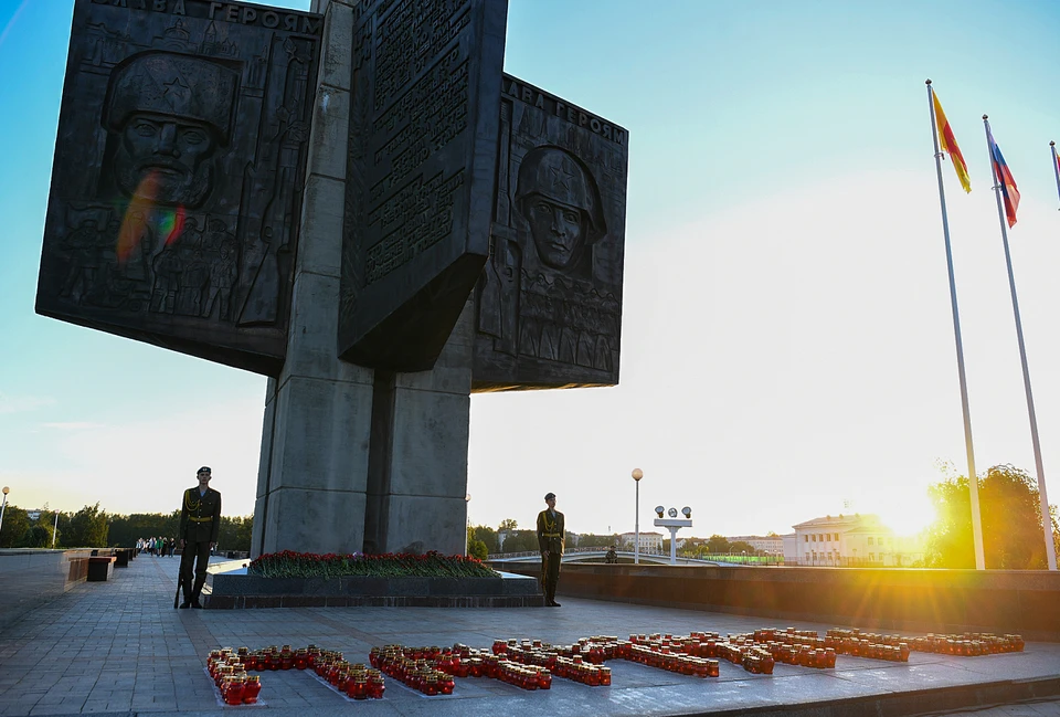 Акция «Свеча Памяти» в Твери по традиции проводится на площади Победы.