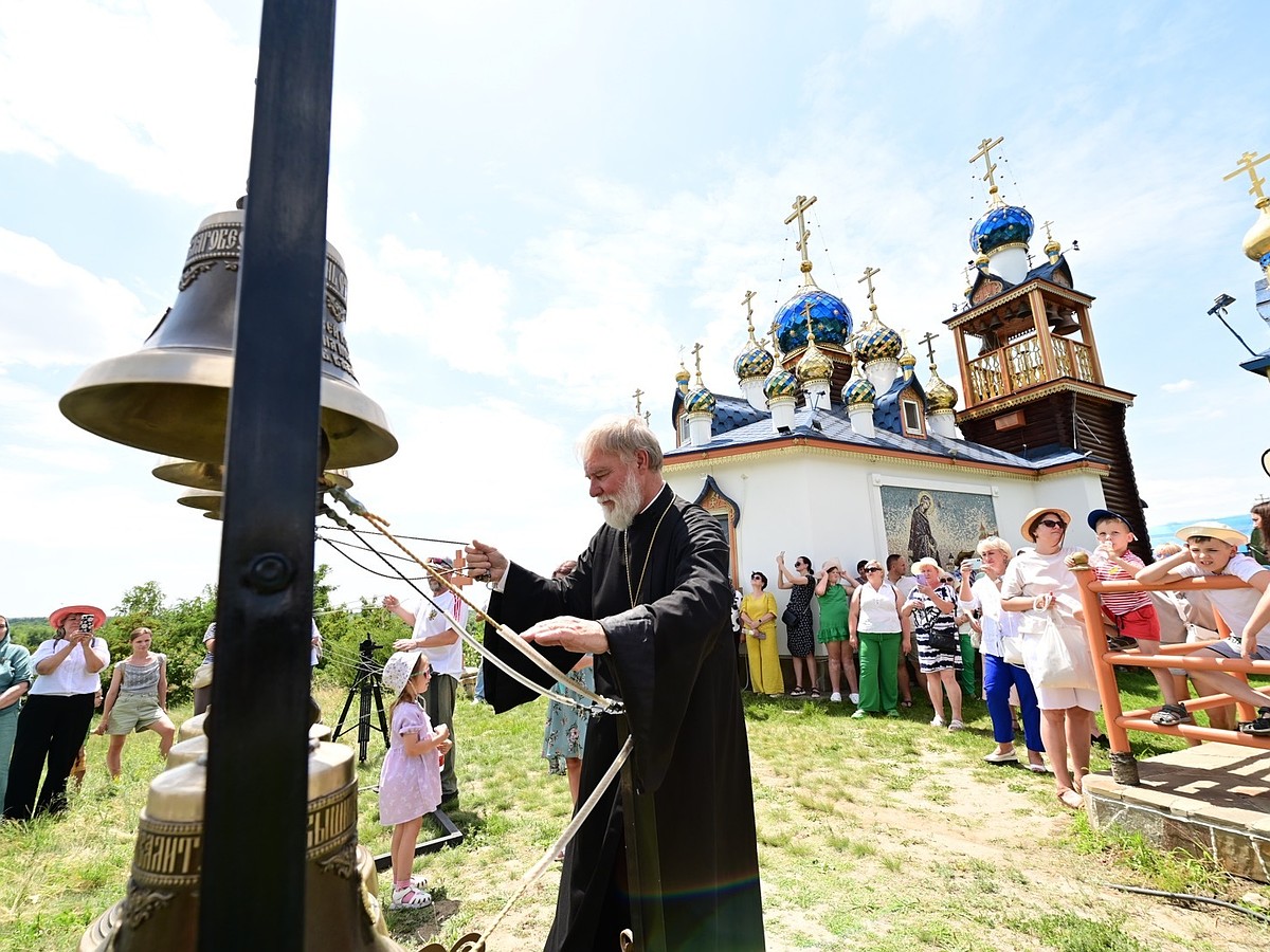 В Ростовской области отметили православную Троицу традиционным фестивалем  «Золотовские купола» - KP.RU