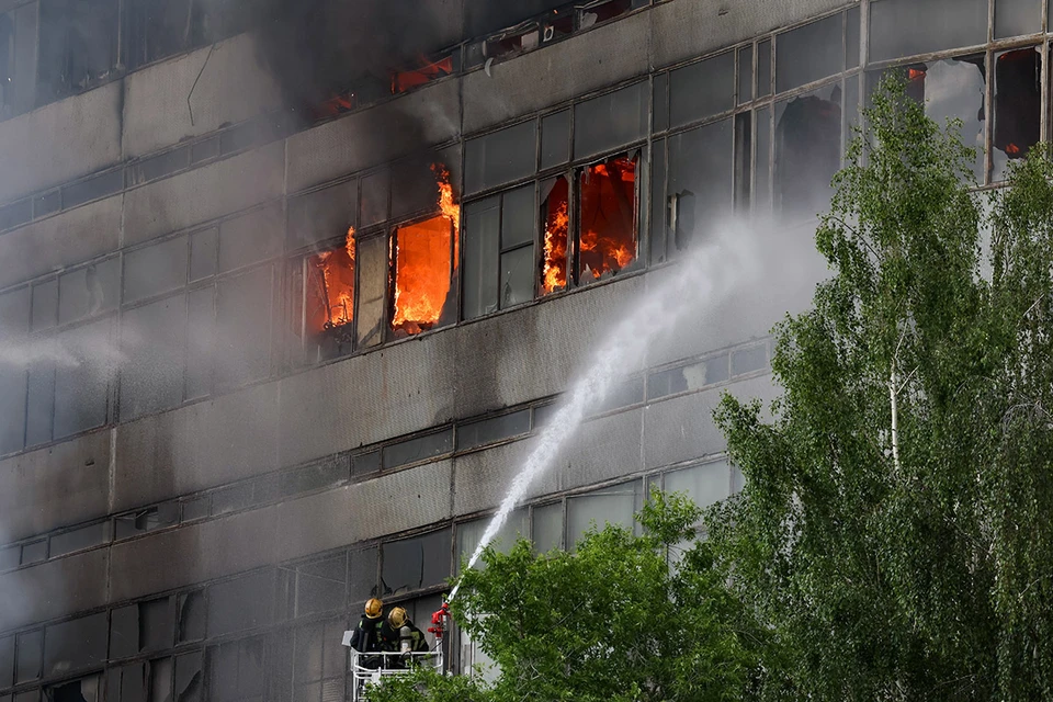4500 кв метров достигла площадь пожара в Подмосковном Фрязино. Фото: Сергей Савостьянов/ТАСС