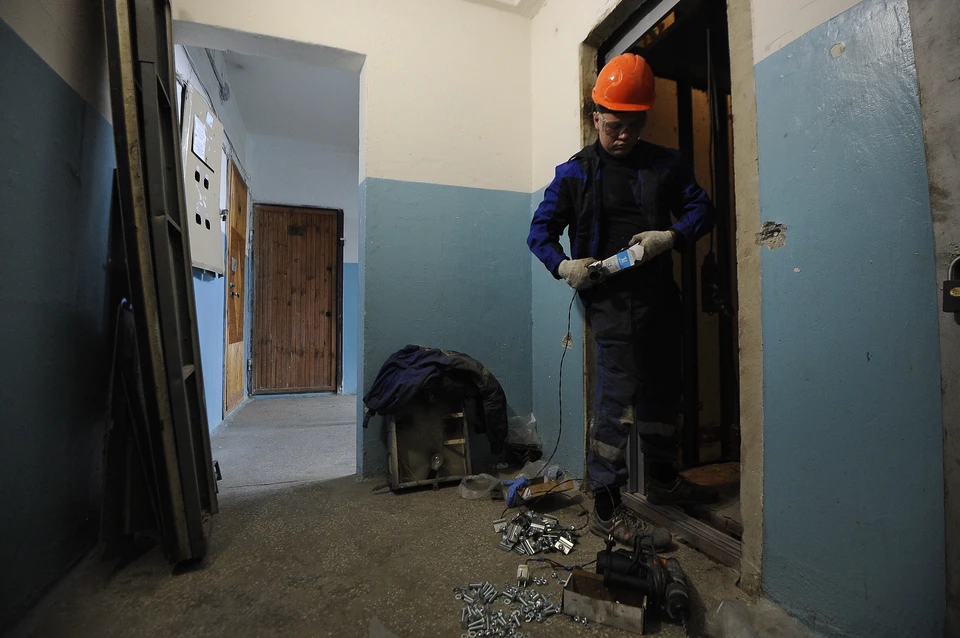 В двух городах Ульяновской области заменят на новые 75 старых лифтов